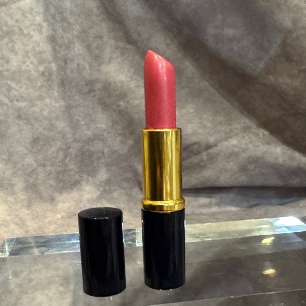 Estee Lauder Luxurious  candy‎ Lipstick 116